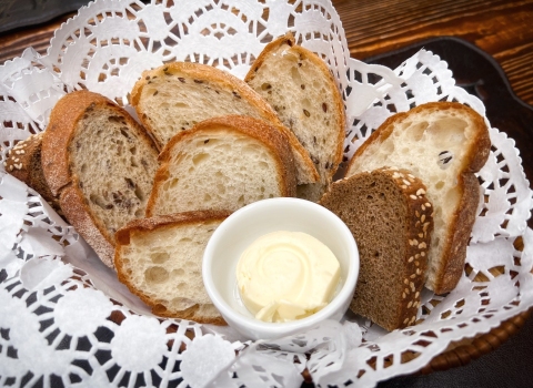 Хлебная корзина с 3 видами хлеба